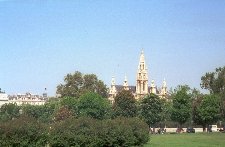 07 Vienna - Rathaus (City Hall).jpg - ASCII